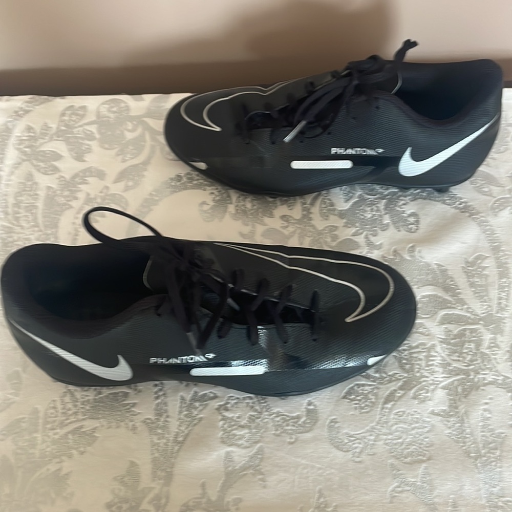 Nike Jr phantom soccer cleats used but in great condition as pictured.